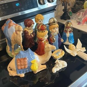 Vintage 75 Arnel’s Colorful Nativity Scene